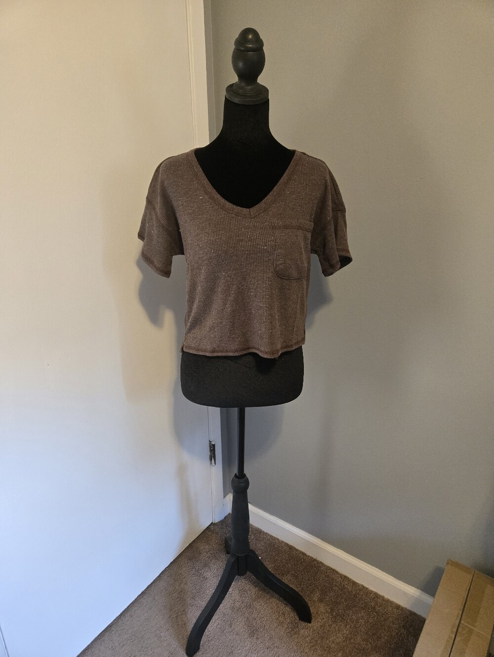 Women's V-Neck Short Sleeve Crop Top - Brown -XS